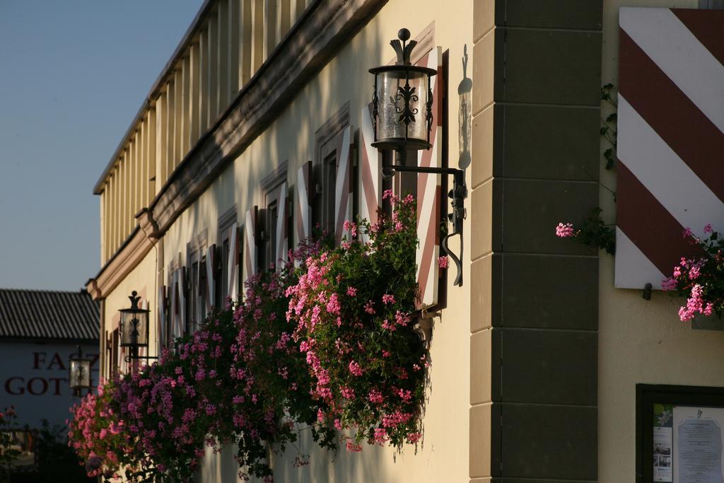 Hotel Brauereigasthof Landwehr-Braeu Reichelshofen Exterior foto